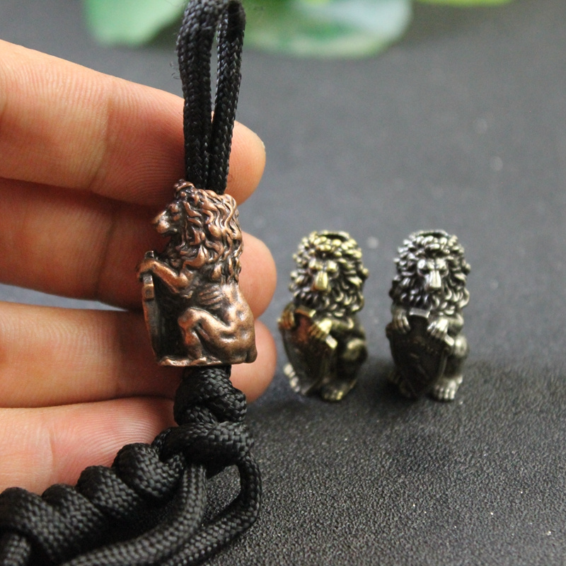 Lion King Holding Owl Shield F - Paracord Survival Bracelet recension och pris